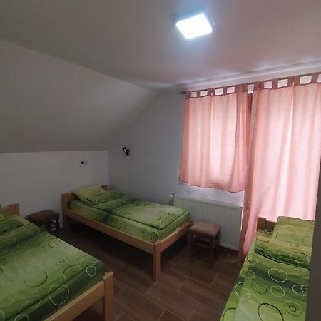 Domacinstvo Kod Gere Bed & Breakfast Crni Vrh Cameră foto