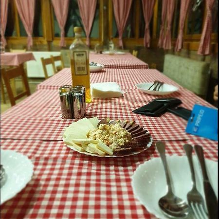 Domacinstvo Kod Gere Bed & Breakfast Crni Vrh Exterior foto