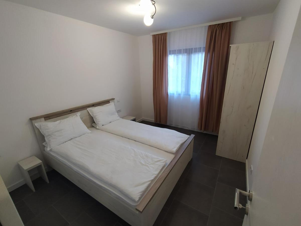 Domacinstvo Kod Gere Bed & Breakfast Crni Vrh Exterior foto