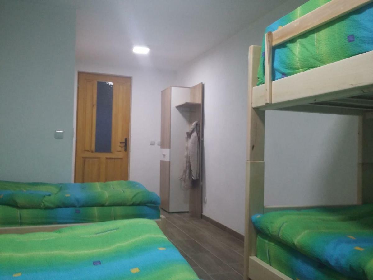 Domacinstvo Kod Gere Bed & Breakfast Crni Vrh Exterior foto