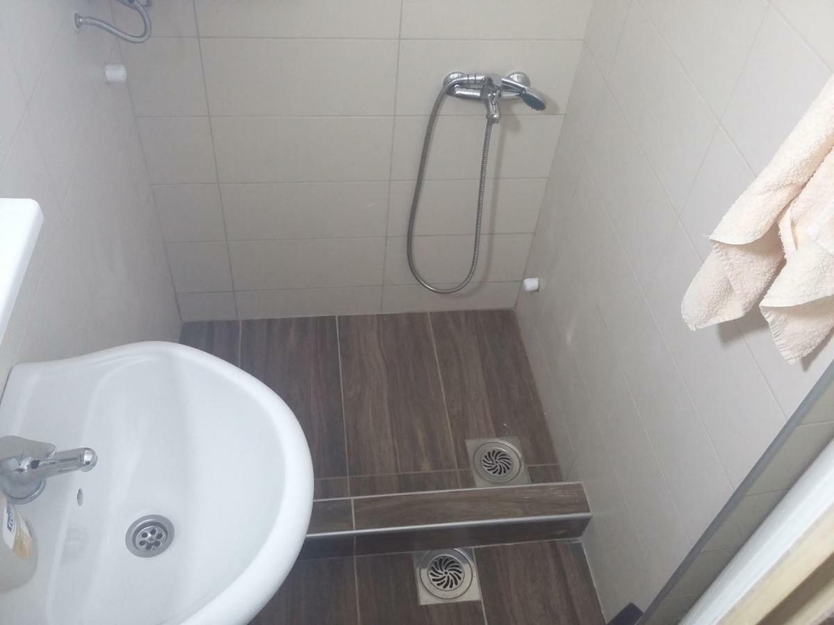 Domacinstvo Kod Gere Bed & Breakfast Crni Vrh Exterior foto
